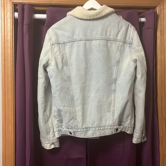 Levi’s jean/Sherpa jacket - Picture 4 of 4